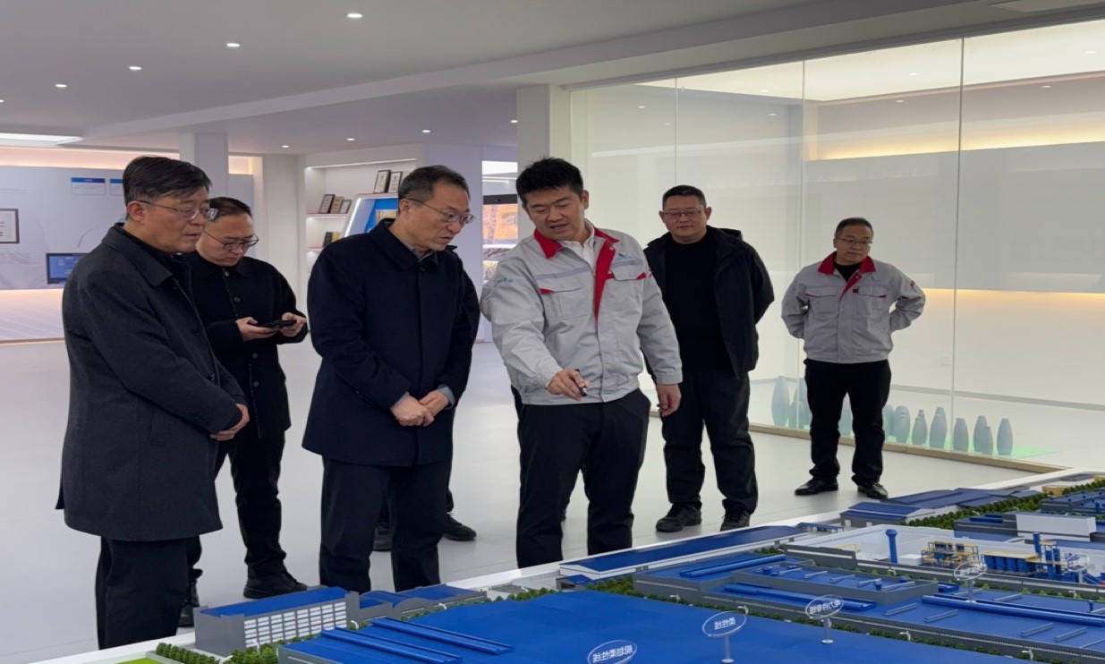 臨汾經(jīng)濟(jì)開(kāi)發(fā)區(qū)黨工委書(shū)記、管委會(huì)主任白建成一行深入華翔圣德曼新能源汽車(chē)零部件產(chǎn)業(yè)園調(diào)研